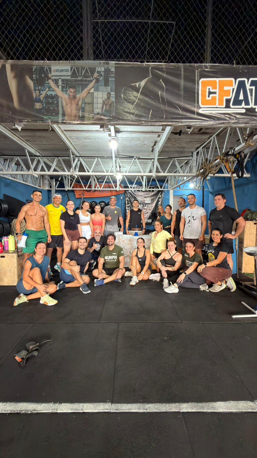 Turma do CF Atlântico após o WOD Murph